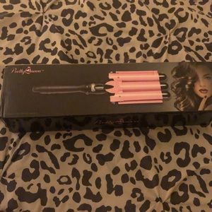 PrettyQueens waver